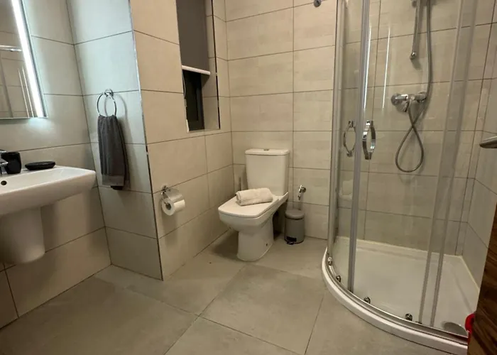 Claremont 1bedroom Apartment *